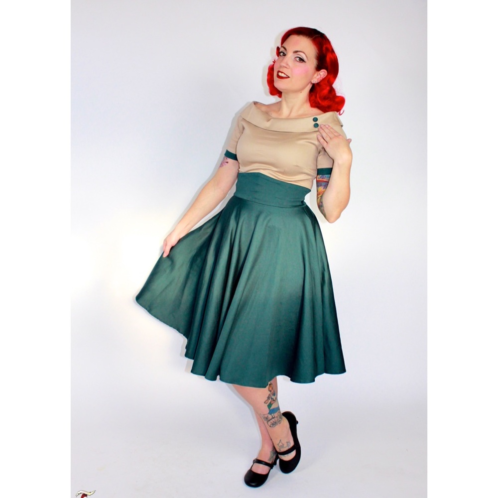 Dolly & Dotty Darlene Retro full circle dress in beige & dark green size XS.